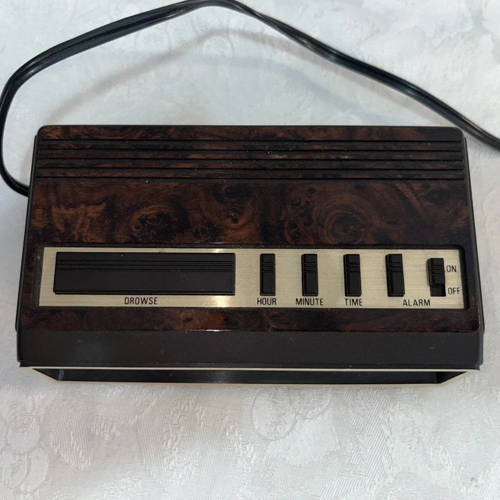 Westclox Vintage Digital Red LCD Alarm Clock‎ Wood Grain MODEL 22714 Works